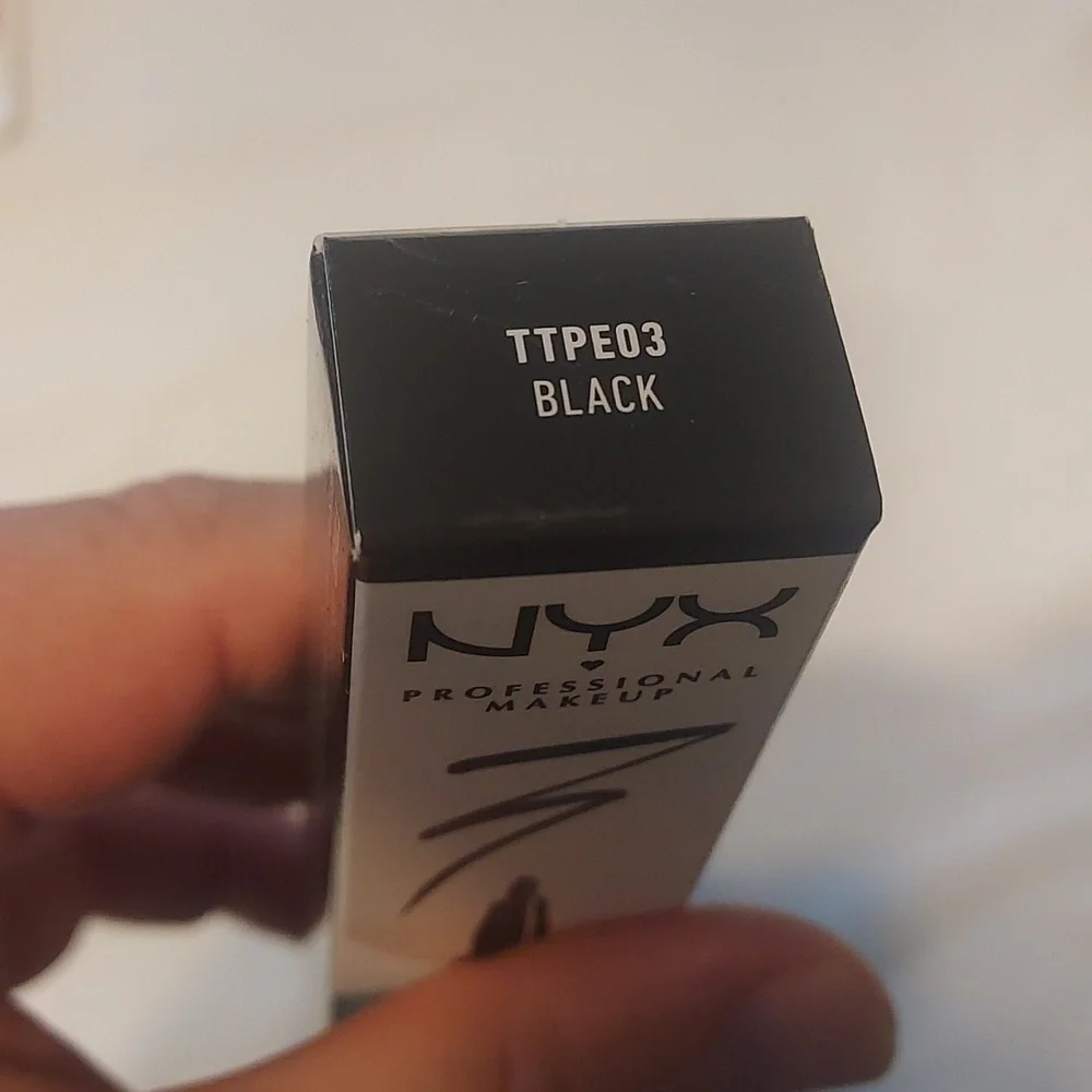 NYX Professional Makeup That's The Point Eyeliner, A Bit Edgy